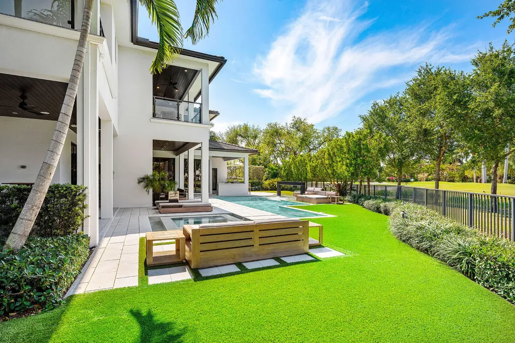 117 Thatch Palm Cove Boca Raton FL 33432
