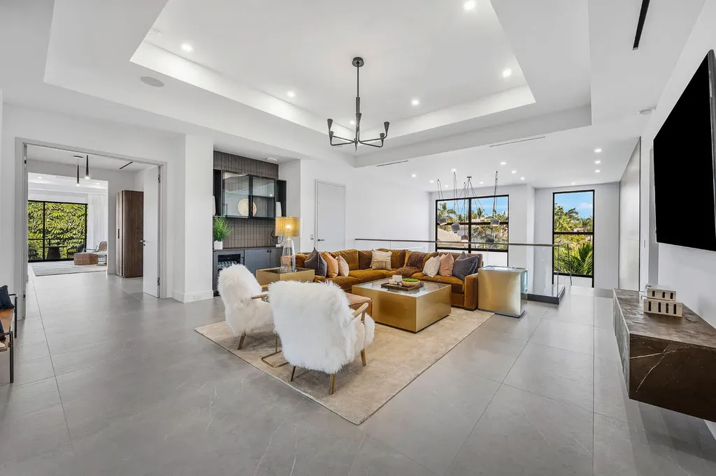 117 Thatch Palm Cove Boca Raton FL 33432