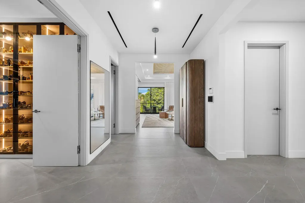 117 Thatch Palm Cove Boca Raton FL 33432
