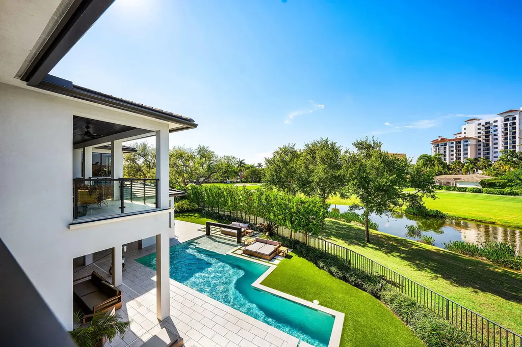 117 Thatch Palm Cove Boca Raton FL 33432