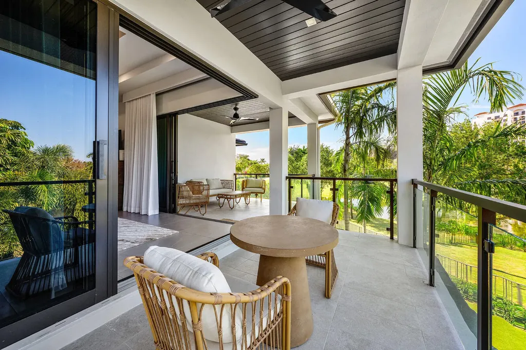 117 Thatch Palm Cove Boca Raton FL 33432