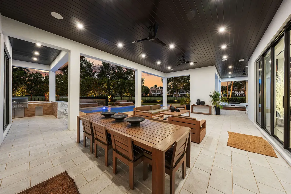 117 Thatch Palm Cove Boca Raton FL 33432