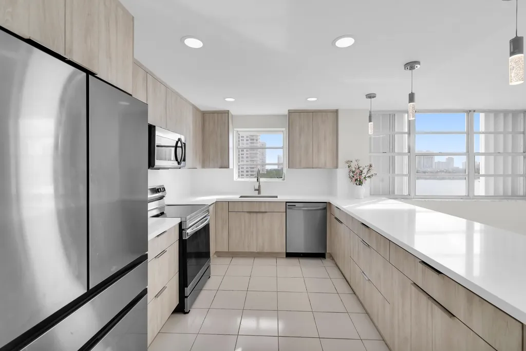 2780 NE 183rd Street Aventura FL 33160