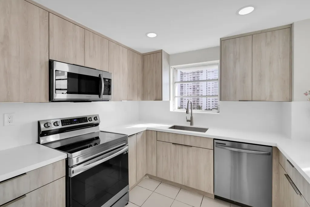 2780 NE 183rd Street Aventura FL 33160