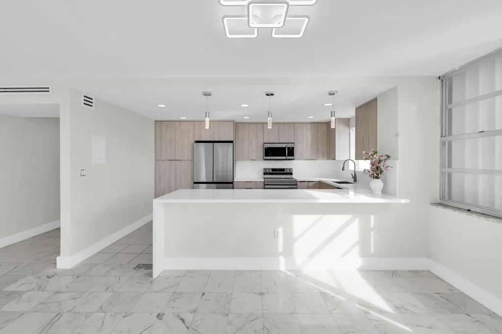 2780 NE 183rd Street Aventura FL 33160