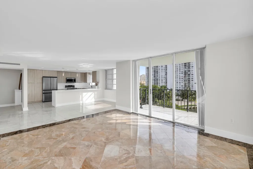 2780 NE 183rd Street Aventura FL 33160