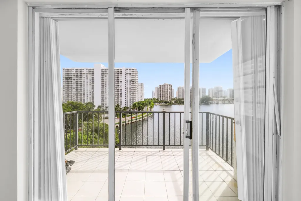2780 NE 183rd Street Aventura FL 33160