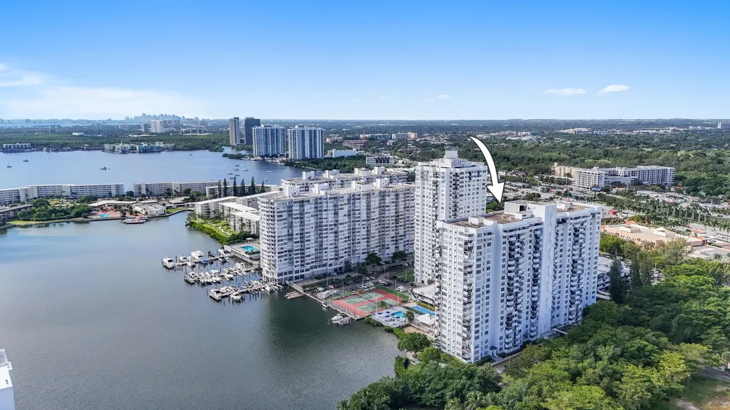 2780 NE 183rd Street Aventura FL 33160
