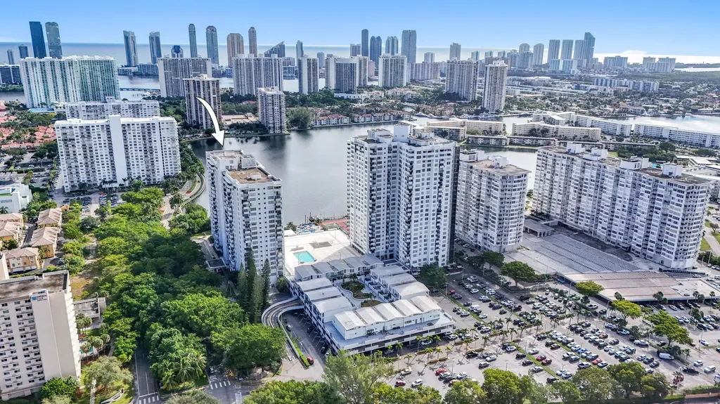 2780 NE 183rd Street Aventura FL 33160