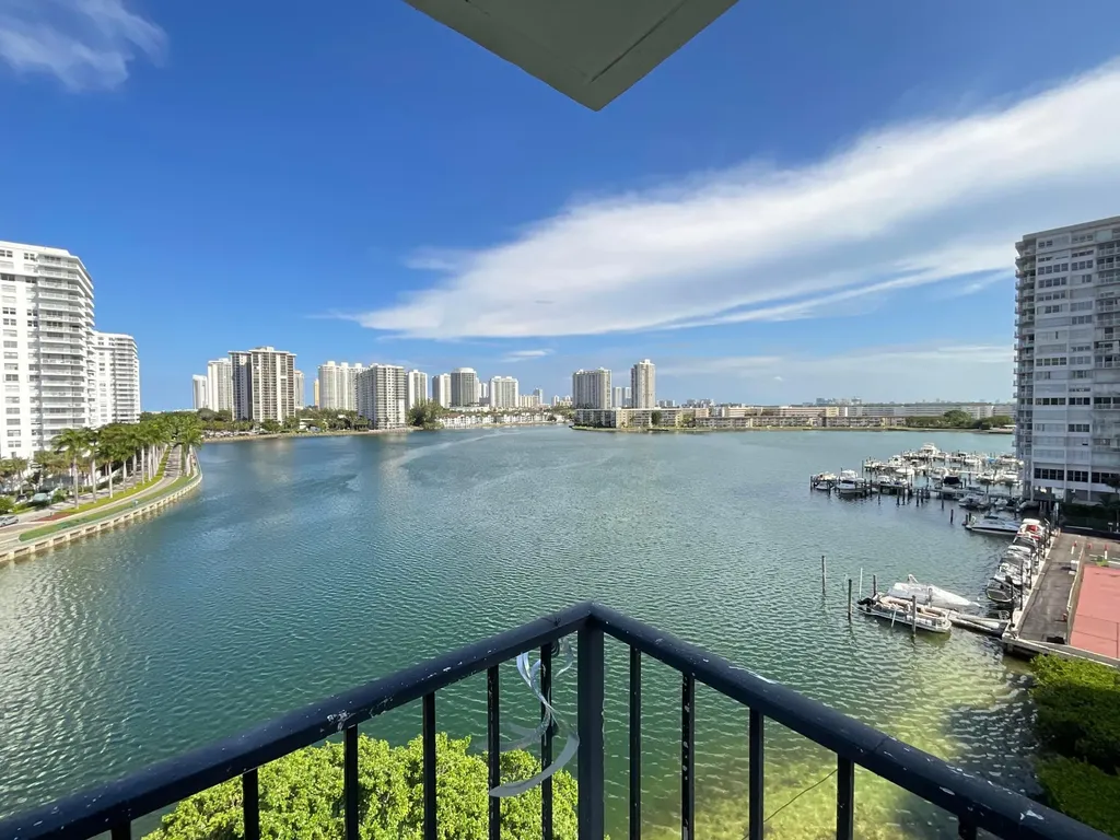 2780 NE 183rd Street Aventura FL 33160