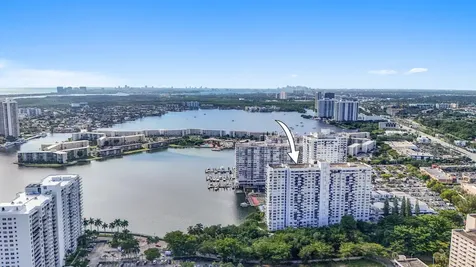 2780 NE 183rd Street Aventura FL 33160