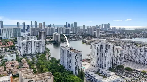 2780 NE 183rd Street Aventura FL 33160