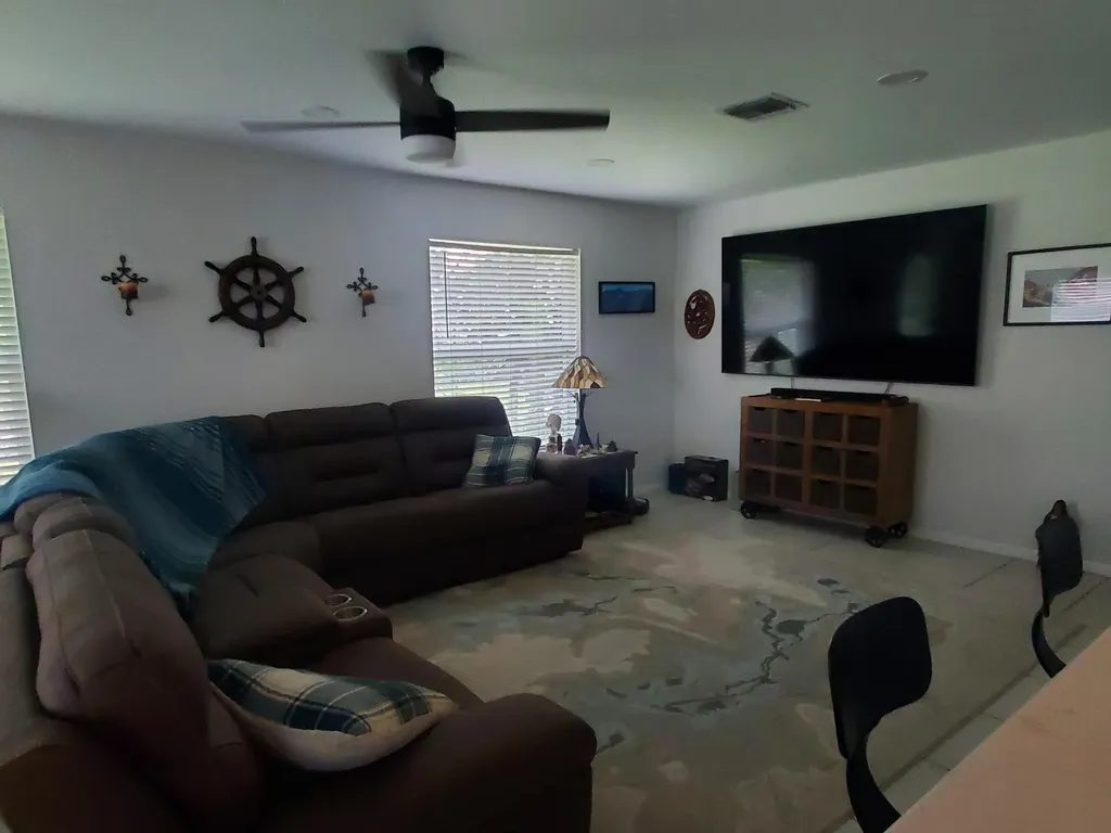 558 SE 27th Terrace Boynton Beach FL 33435