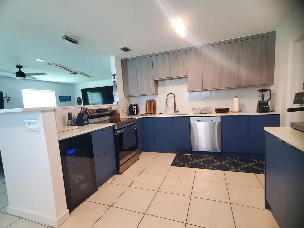 558 SE 27th Terrace Boynton Beach FL 33435