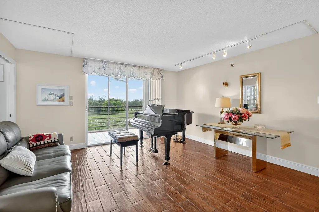 5340 NW 2nd Avenue Boca Raton FL 33487