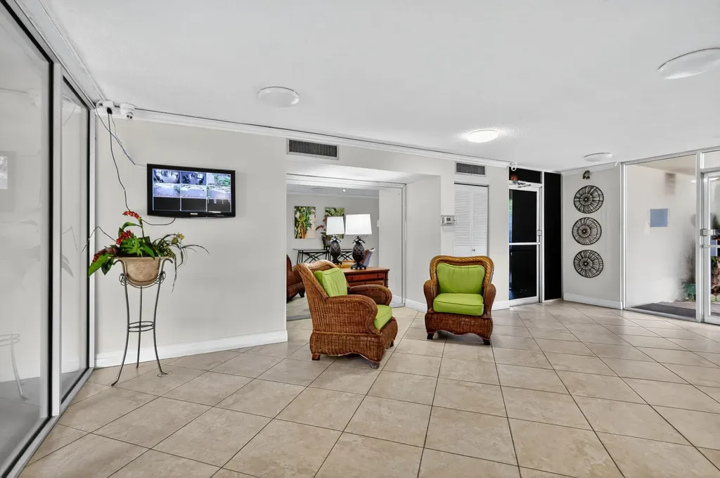 5340 NW 2nd Avenue Boca Raton FL 33487