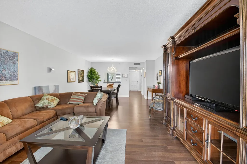 6866 Huntington Lane Delray Beach FL 33446