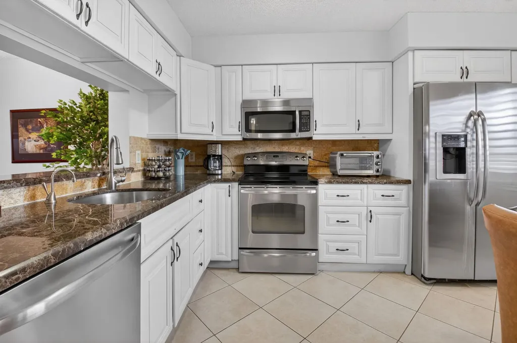 6866 Huntington Lane Delray Beach FL 33446