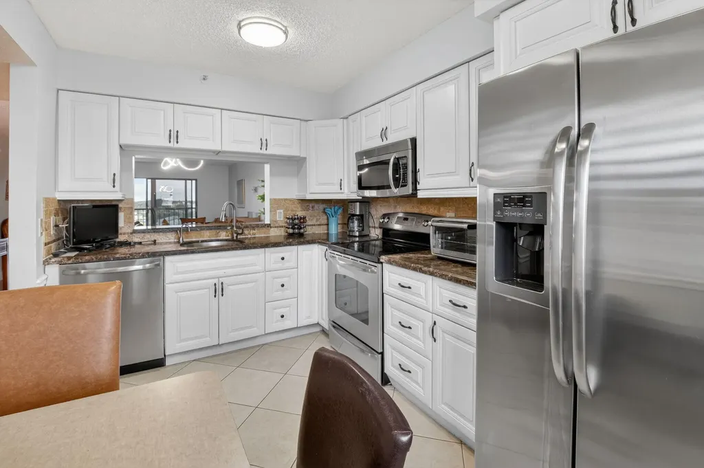 6866 Huntington Lane Delray Beach FL 33446