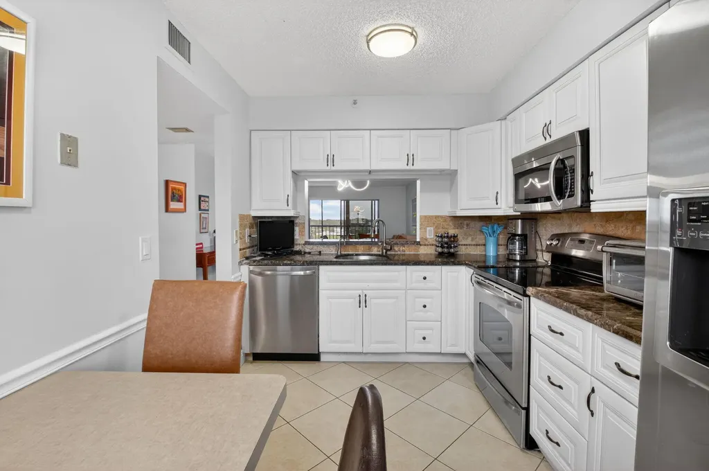 6866 Huntington Lane Delray Beach FL 33446