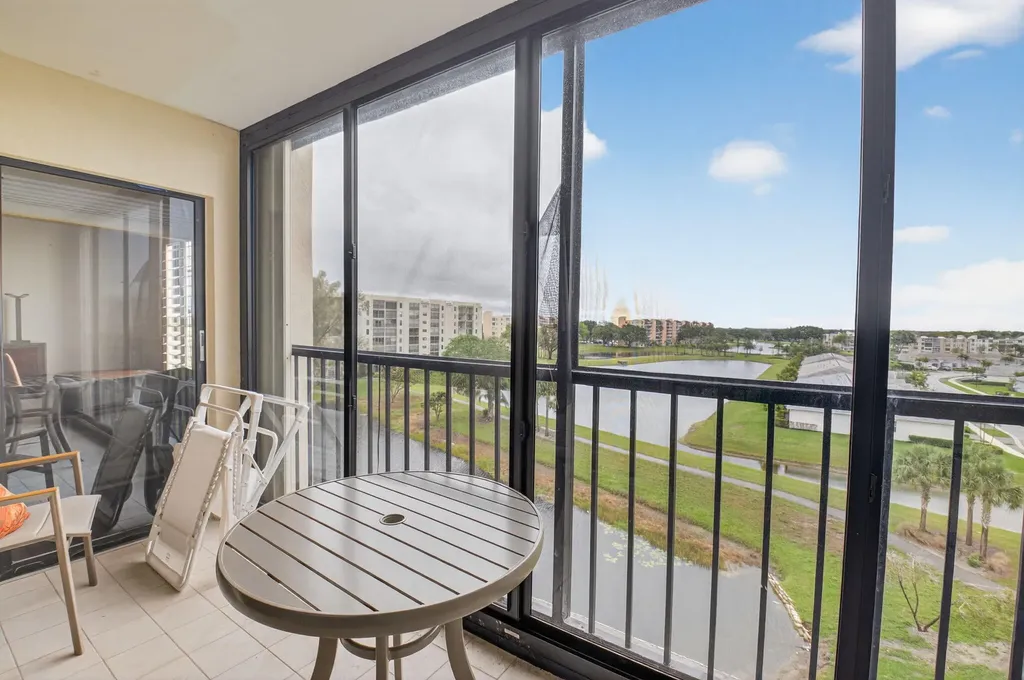 6866 Huntington Lane Delray Beach FL 33446