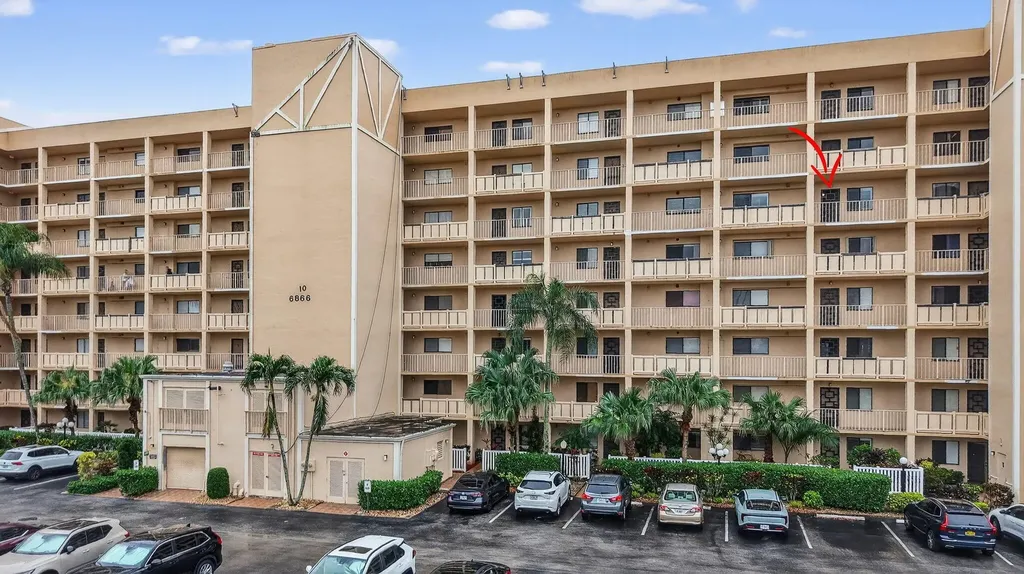 6866 Huntington Lane Delray Beach FL 33446