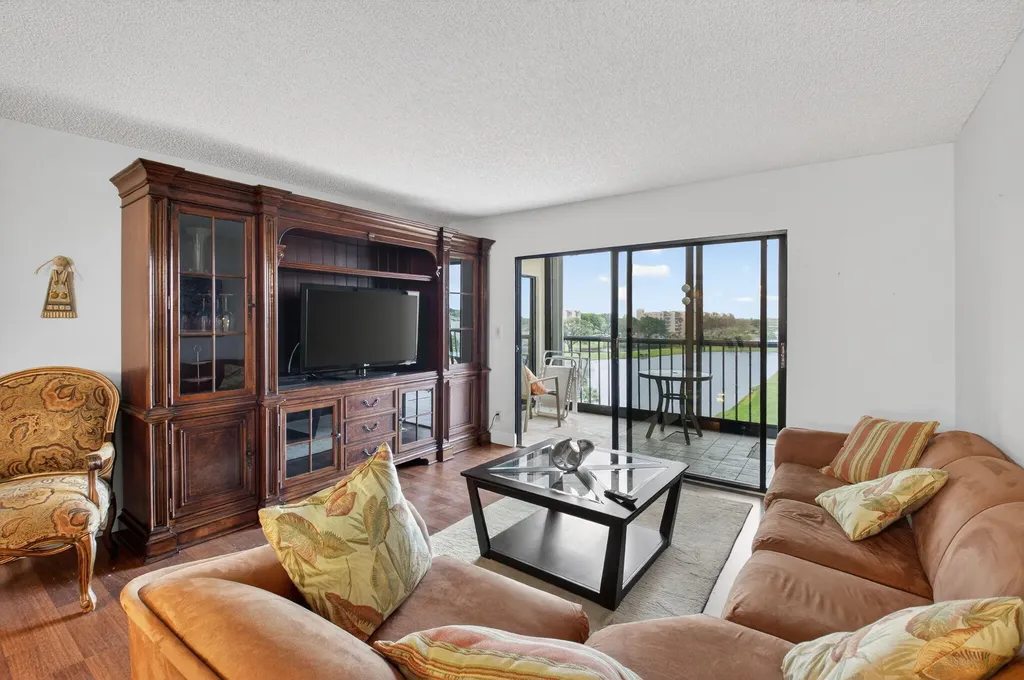 6866 Huntington Lane Delray Beach FL 33446