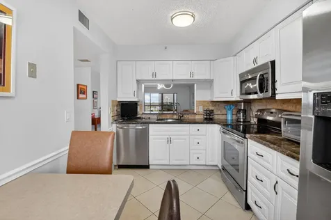 6866 Huntington Lane Delray Beach FL 33446