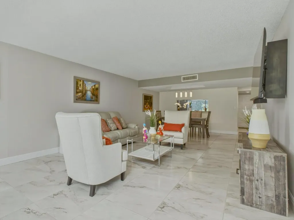 6698 N 10th Avenue Avenue N Lake Worth FL 33467