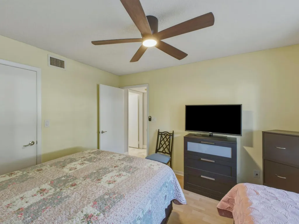 6698 N 10th Avenue Avenue N Lake Worth FL 33467