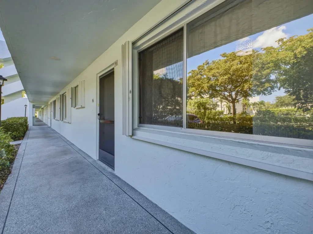 6698 N 10th Avenue Avenue N Lake Worth FL 33467