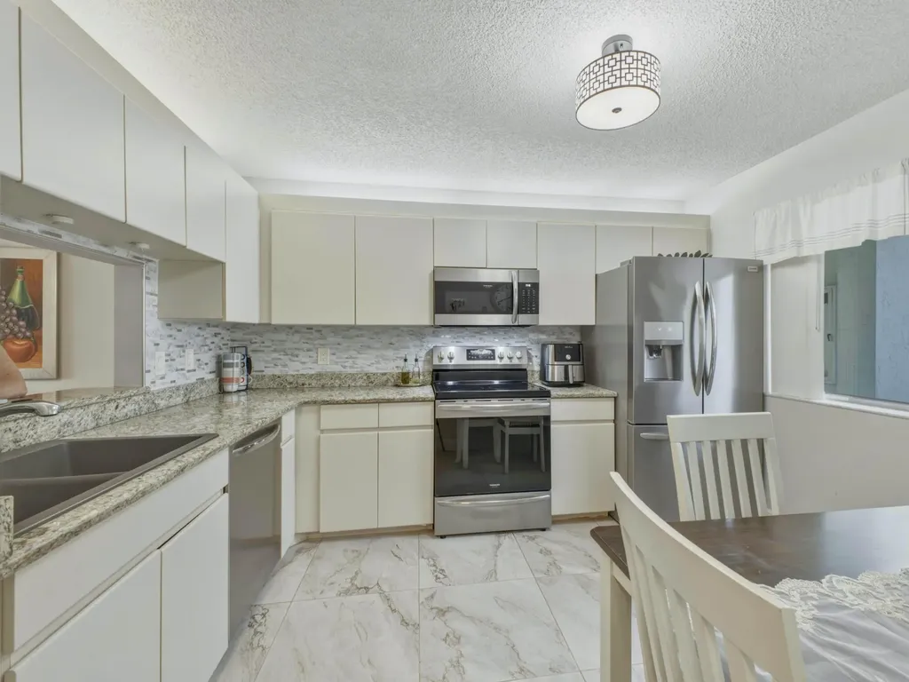 6698 N 10th Avenue Avenue N Lake Worth FL 33467