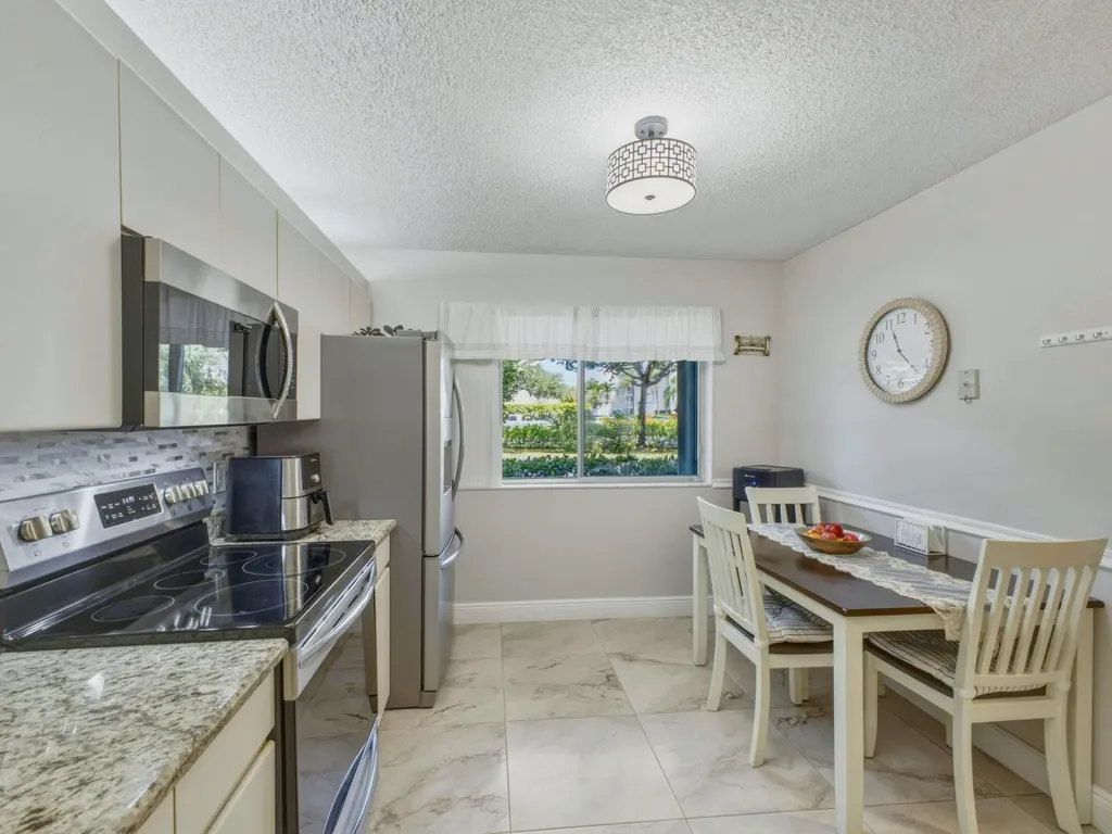6698 N 10th Avenue Avenue N Lake Worth FL 33467
