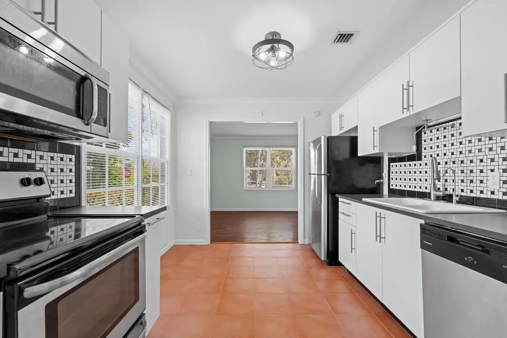 5901 Garden Avenue West Palm Beach FL 33405
