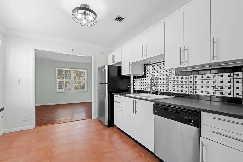 5901 Garden Avenue West Palm Beach FL 33405