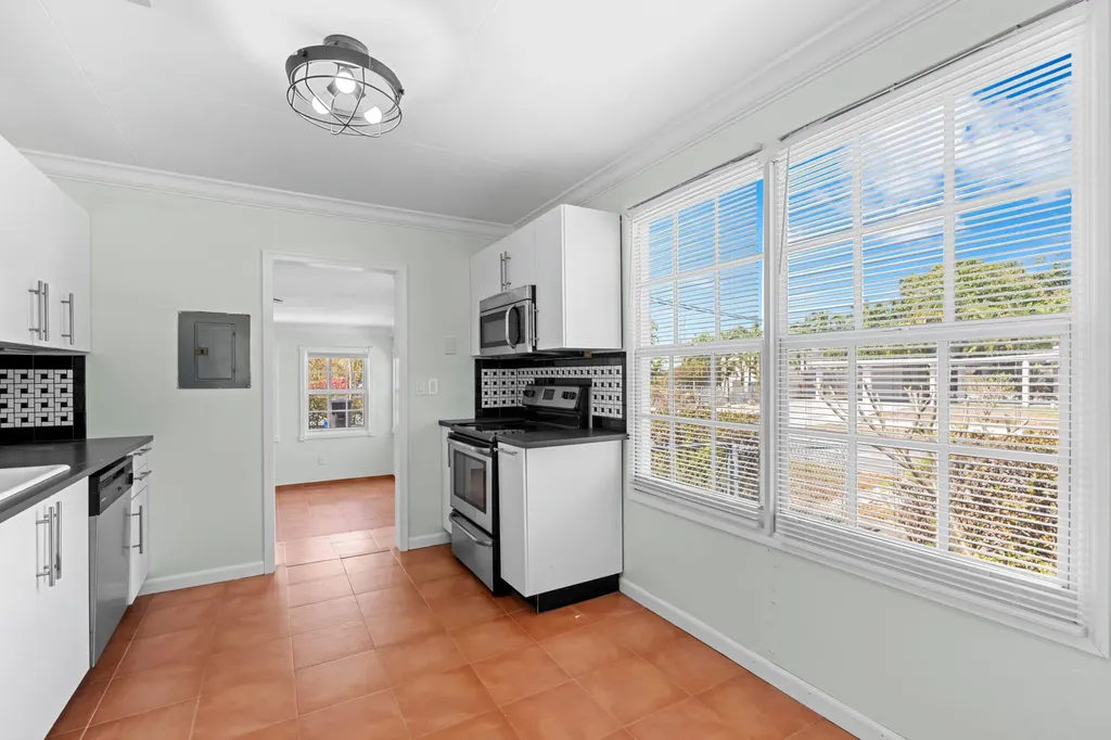 5901 Garden Avenue West Palm Beach FL 33405