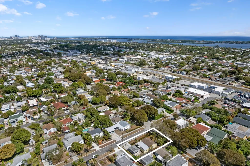 5901 Garden Avenue West Palm Beach FL 33405