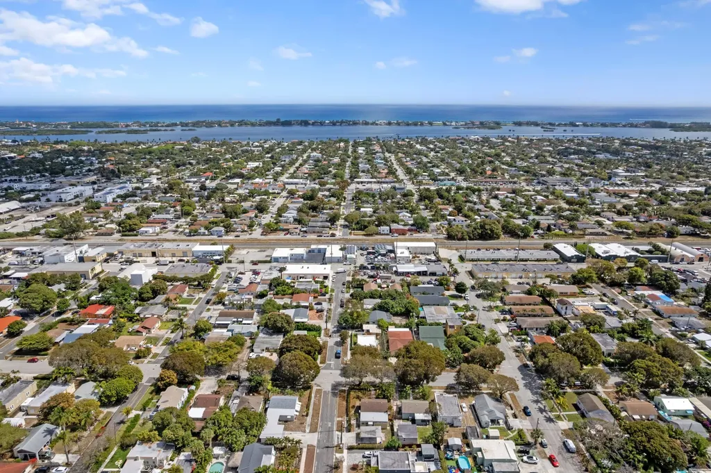 5901 Garden Avenue West Palm Beach FL 33405