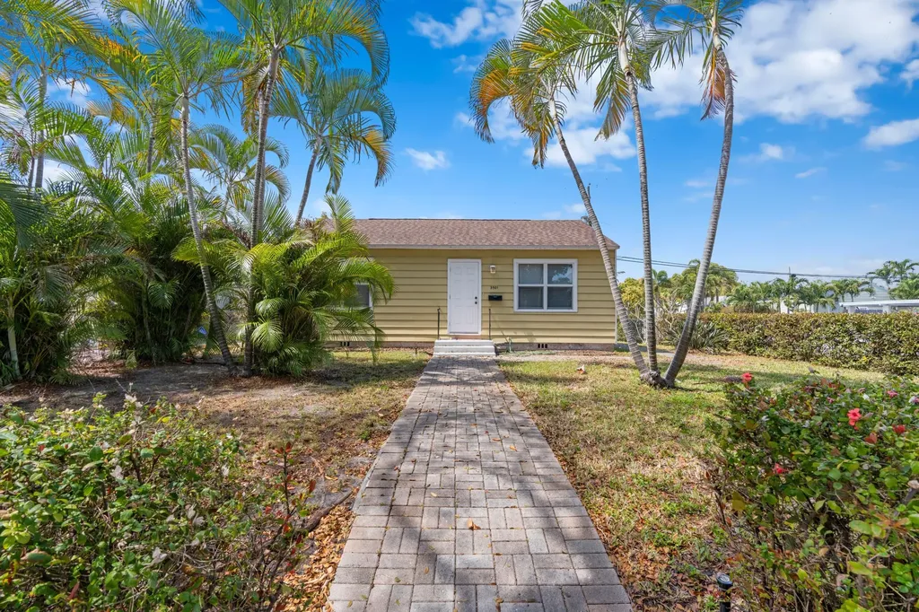 5901 Garden Avenue West Palm Beach FL 33405