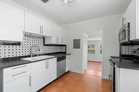 5901 Garden Avenue West Palm Beach FL 33405