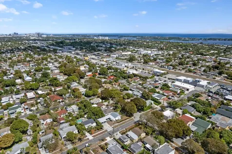 5901 Garden Avenue West Palm Beach FL 33405