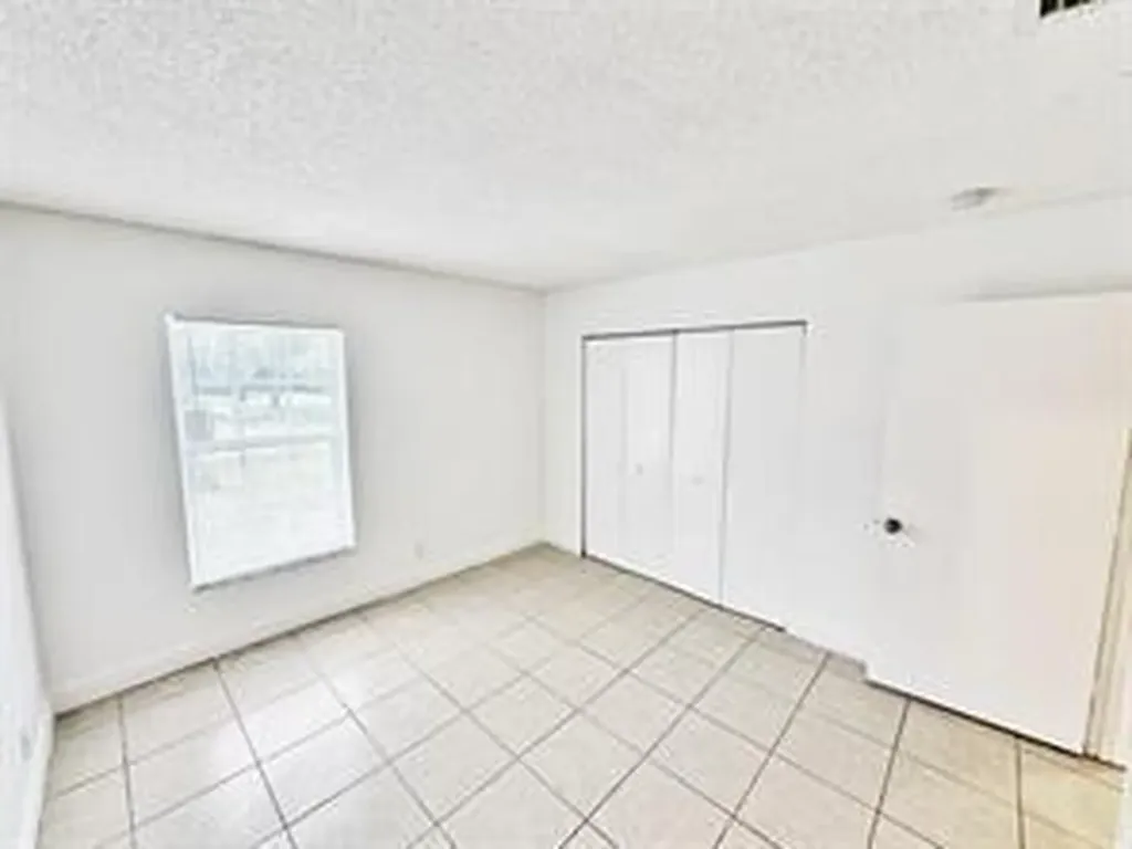 1136 NW 5th Court Fort Lauderdale FL 33311