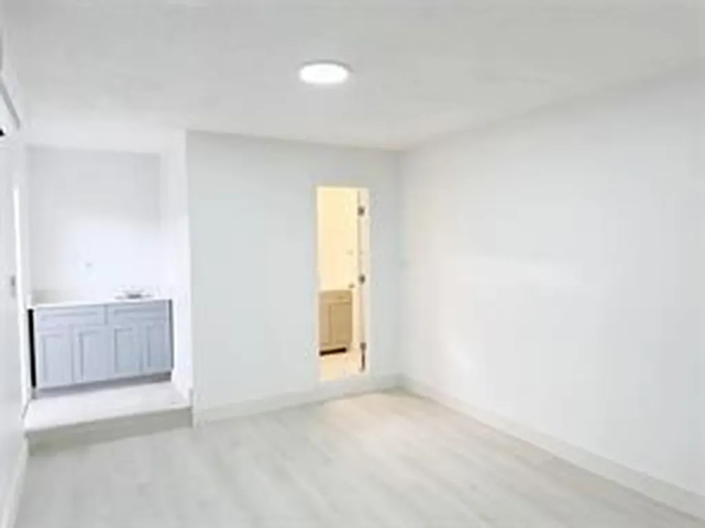 1136 NW 5th Court Fort Lauderdale FL 33311