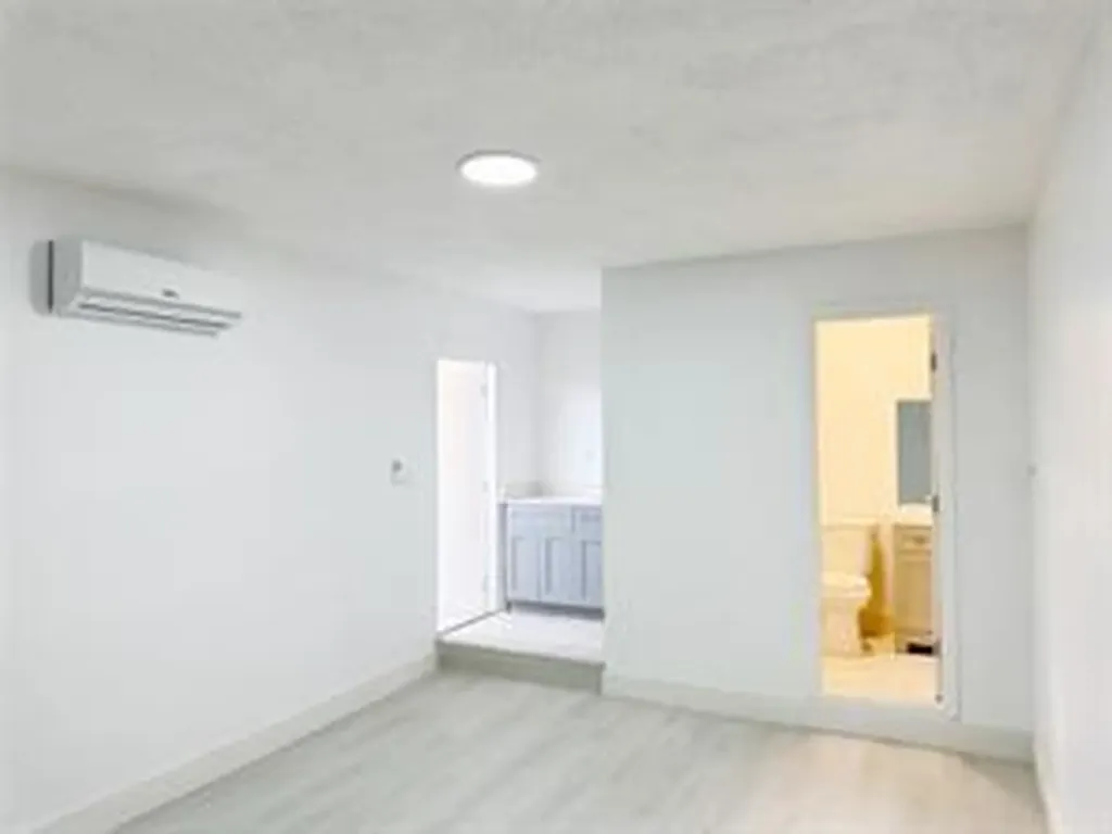 1136 NW 5th Court Fort Lauderdale FL 33311