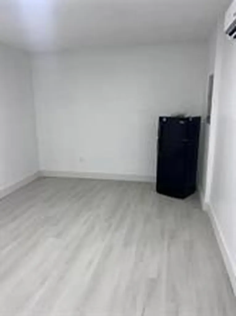 1136 NW 5th Court Fort Lauderdale FL 33311