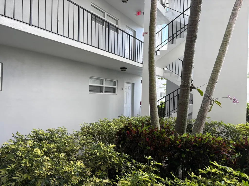 11 Colonial Club Drive Boynton Beach FL 33435