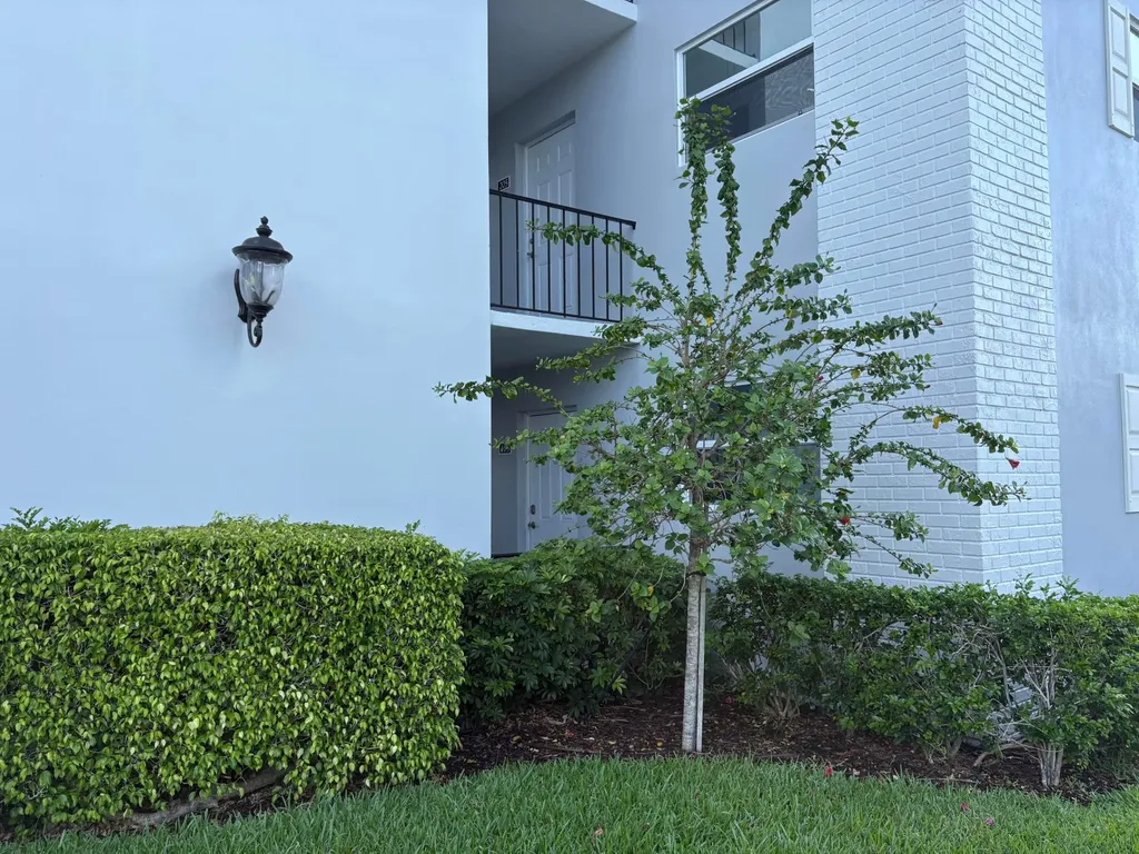 11 Colonial Club Drive Boynton Beach FL 33435