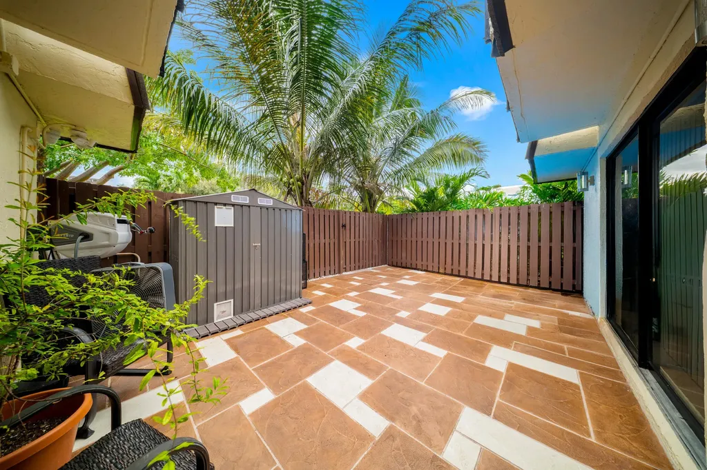 1524 Forest Lakes Circle West Palm Beach FL 33406