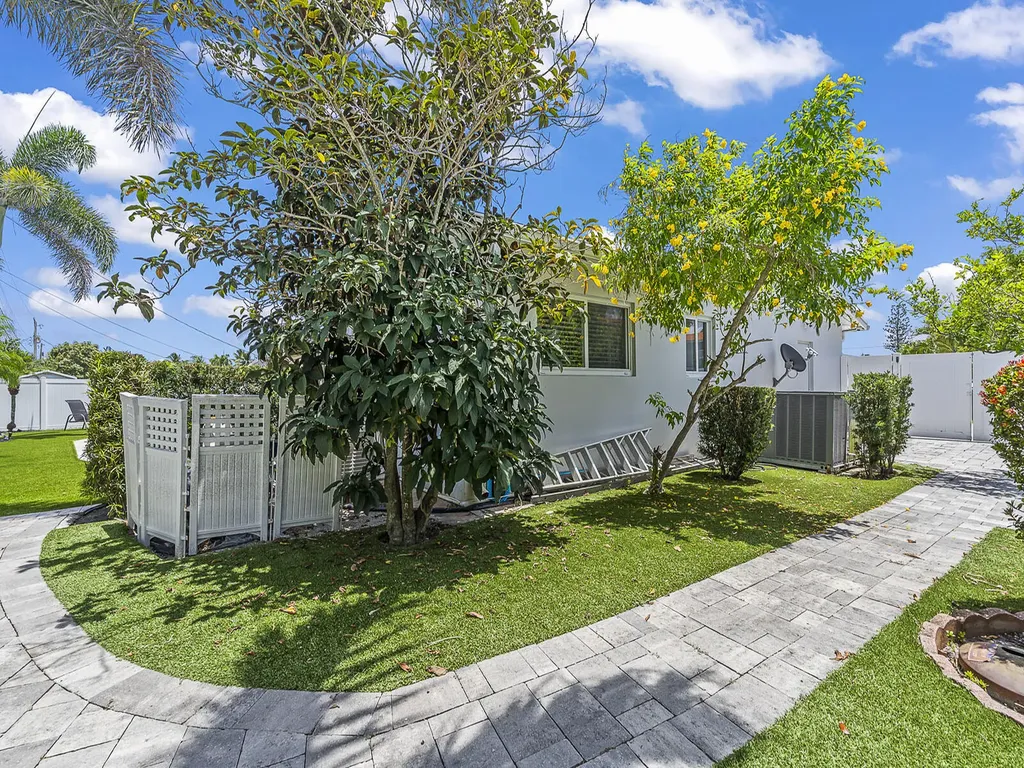 801 SE 14th Street Deerfield Beach FL 33441