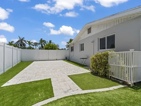 801 SE 14th Street Deerfield Beach FL 33441
